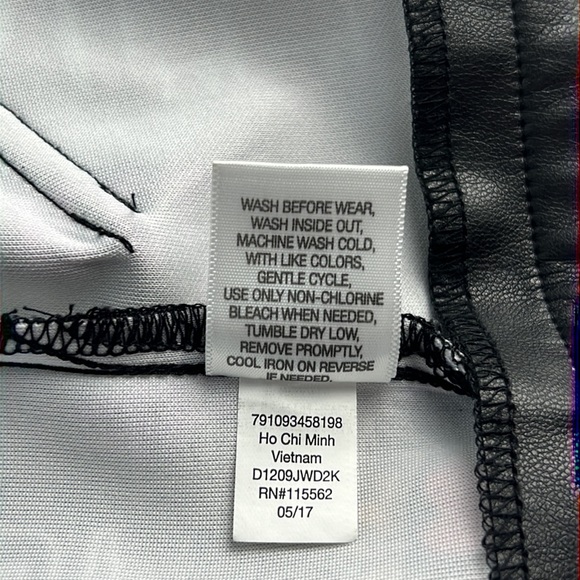 D-Signed Disney Jacket Kids Sz: M(10/12) - Picture 8 of 8